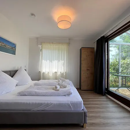 Vakantiehuis Wellnesshuette Mit Aussenwhirlpool Und Herrlichem See-und Alpenblick Uberlingen