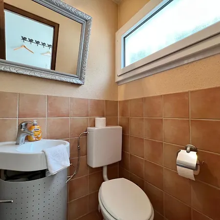 Vakantiehuis Wellnesshuette Mit Aussenwhirlpool Und Herrlichem See-und Alpenblick